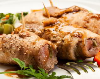 Свиные рулетики с цукини