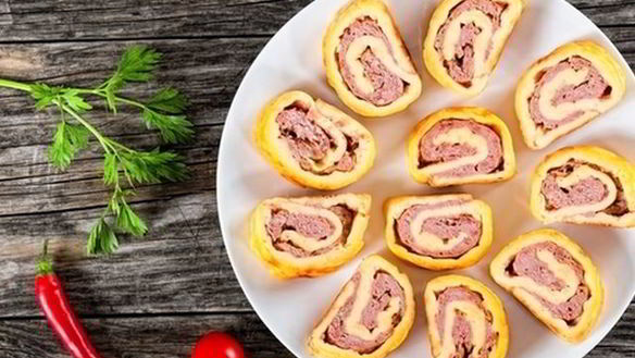 Рецепт Сырного рулета с фаршем