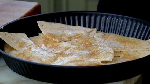 сладкая тортилья с клубникой, малиной и ежевикой