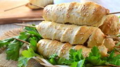 сосиски в тесте на шпажках