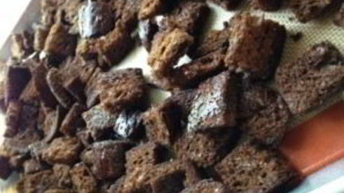 сухарики из черного хлеба с чесноком