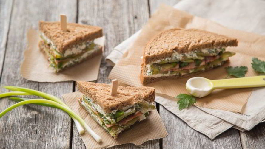 Рецепт сэндвича с фетой и беконом