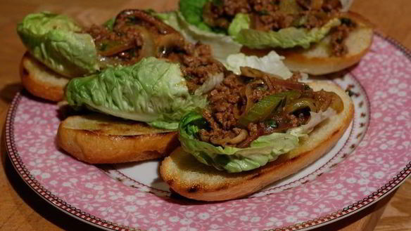 Рецепт Сэндвича с говядиной, грибами и сельдереем