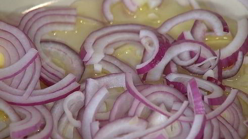 сэндвич с говядиной, грибами и сельдереем