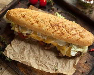 Сэндвич с говядиной и томатной сальсой