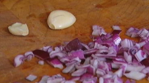 сэндвич с индейкой, изюмом и оливками