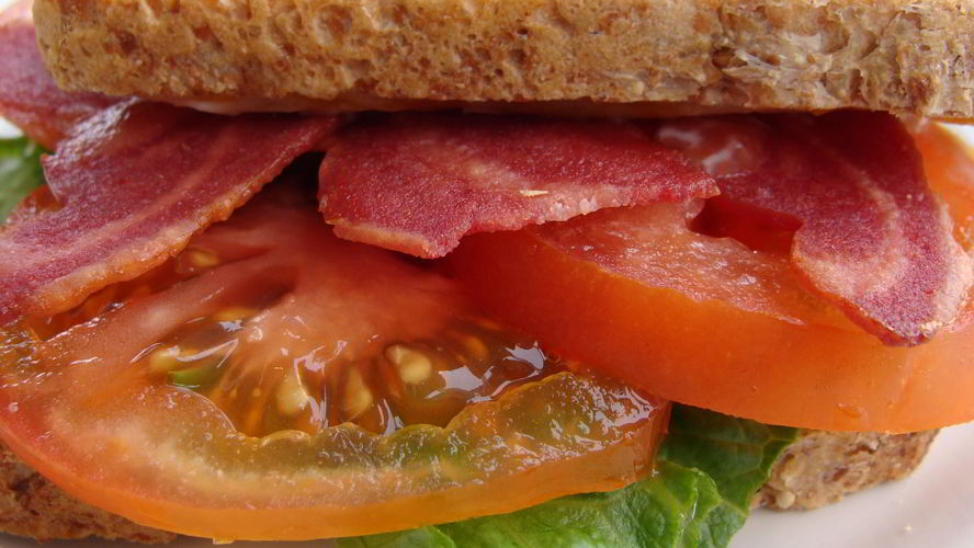 Рецепт сэндвича с индейкой, листовым салатом и помидором