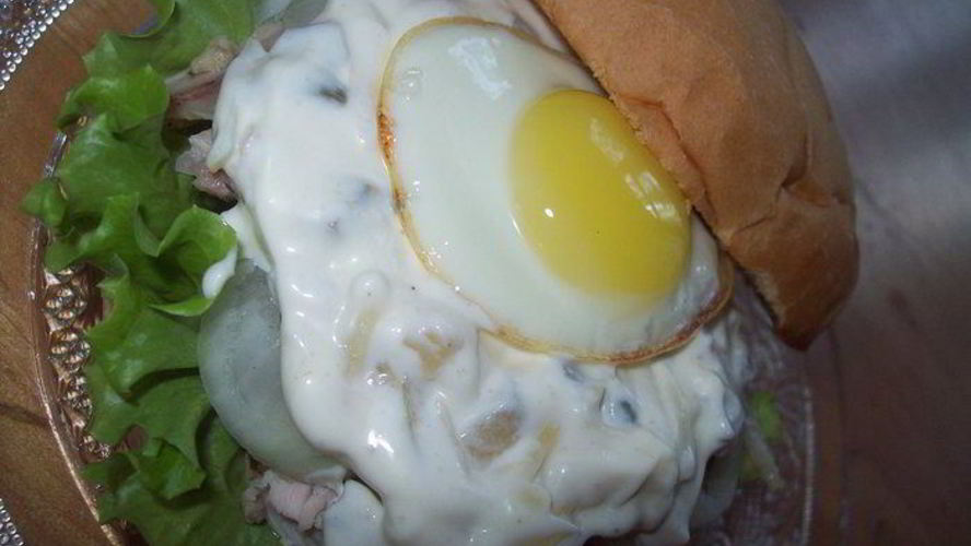 Рецепт сэндвича с курицей, горчицей и перепелиным яйцом