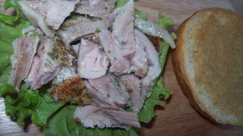 сэндвич с курицей, горчицей и перепелиным яйцом