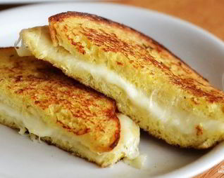 Сэндвич с сыром моцарелла