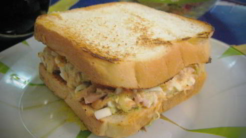 сэндвич с тунцовым салатом