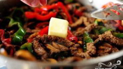 сэндвичи с говядиной, болгарским перцем и грибами