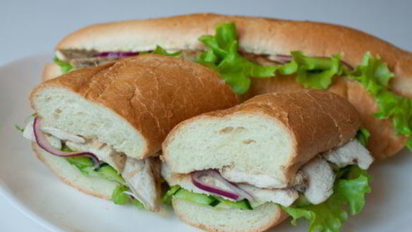 Рецепт Сэндвичей с курицей и маринованным цуккини