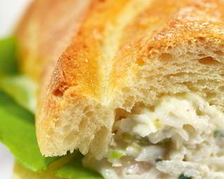 Сэндвичи с салатом из сельдерея и соусом ремулад