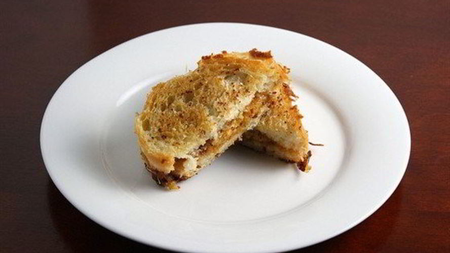 Рецепт жареных сэндвичей с беконом и грушей