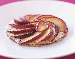 Миндальные тарталетки с нектаринами в карамели