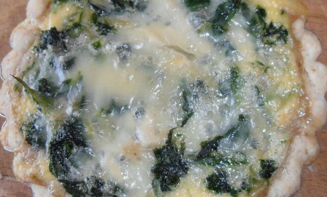 Ореховая тарталетка с горгонзолой и шпинатом