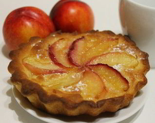 Сдобные тарталетки с нектарином