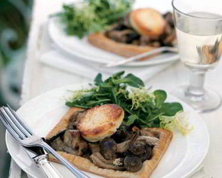 Тарталетки с грибами, козьим сыром и эстрагоном