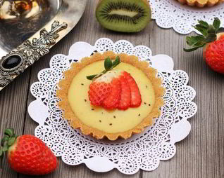 Тарталетки с киви и клубникой