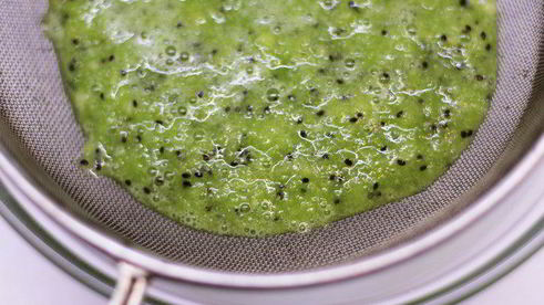 тарталетки с киви и клубникой