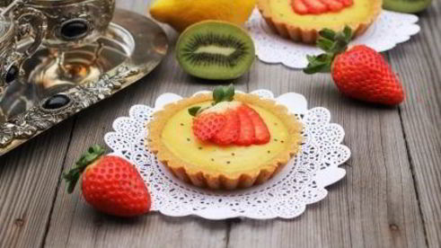 тарталетки с киви и клубникой