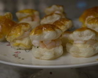 Тарталетки с креветками и соусом бешамель