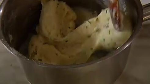 тарталетки с креветками и соусом бешамель