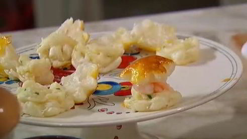 тарталетки с креветками и соусом бешамель