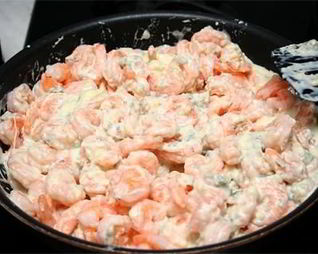 Тарталетки с креветками и сыром