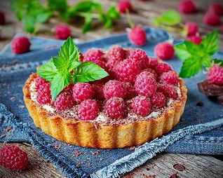 Тарталетки с малиной и горьким шоколадом