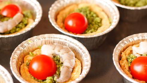 тарталетки с песто и креветками