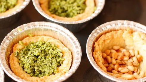 тарталетки с песто и креветками