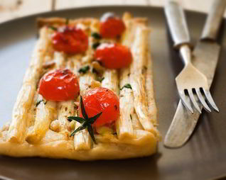 Тарталетки со спаржей, моцареллой и пармезаном