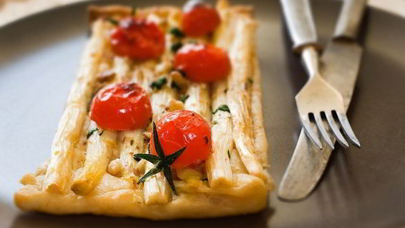 Рецепт Тарталеток со спаржей, моцареллой и пармезаном