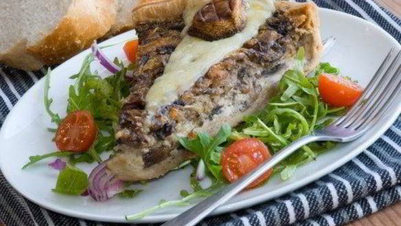 Рецепт Грибного тарта с травами и грюйером