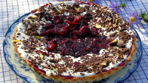сметанный тарт с вишней и вином