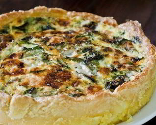 Тарт с черемшой, беконом и рикоттой