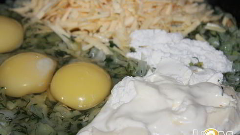 тарт с капустой и перепелиными яйцами