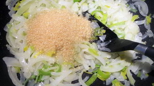 тарт с карамелизованным луком и рикоттой