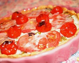 Тарт с помидорами, фетой и зеленью