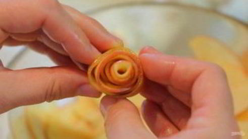 тарт с розами из яблок