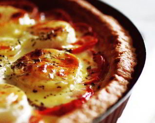 Тарт с томатами и луком