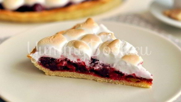 Рецепт Тарта с вишней и меренгой