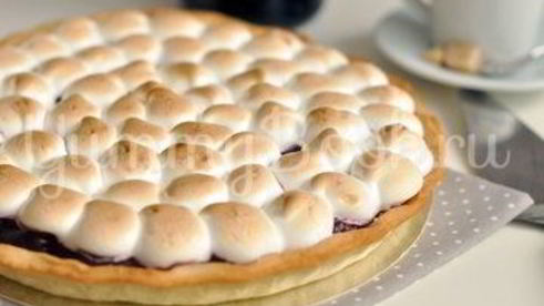 тарт с вишней и меренгой