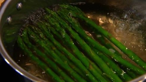 тарт со спаржей, ветчиной и пармезаном