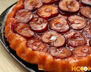 Тарт Татен со сливами