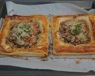 Тарты с грибами и тимьяном