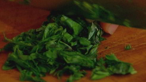 тарты с творогом, помидорами черри и базиликом