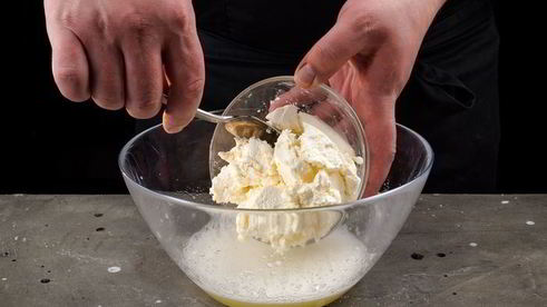 творожный тарт с малиной